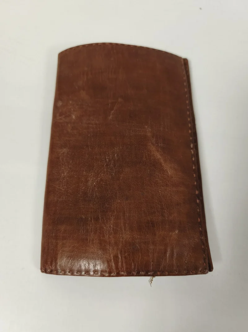 Ancien portefeuille en cuir marron Ancienne, vintage, authentique rétro