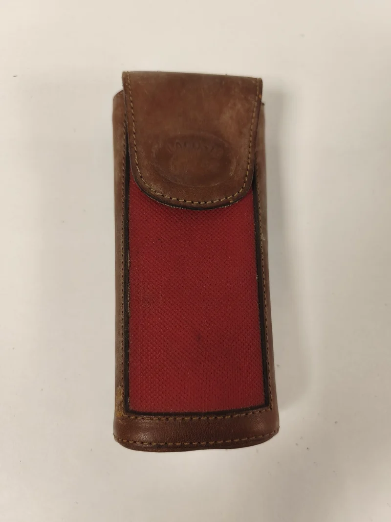 Ancien étui Lacoste cuir et tissu rouge, vintage accessoire original