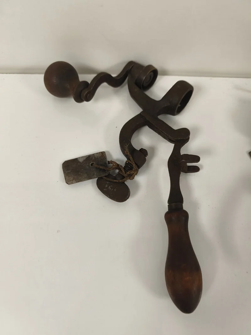 Ancien outil de sertissage à poignée bois, vintage, collection outillage ancien