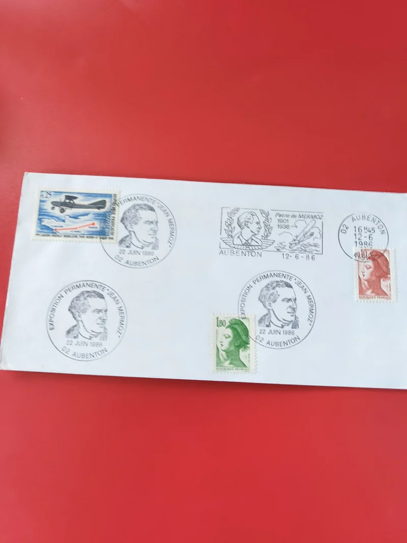 Enveloppe philatélie oblitérée avec timbres Marianne et avion, cachets Aubenton