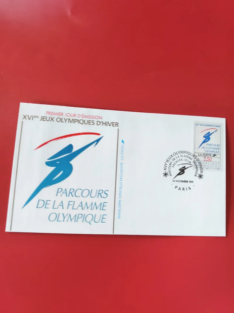Enveloppe philatélie Jeux Olympiques d'Hiver flamme olympique timbre Paris