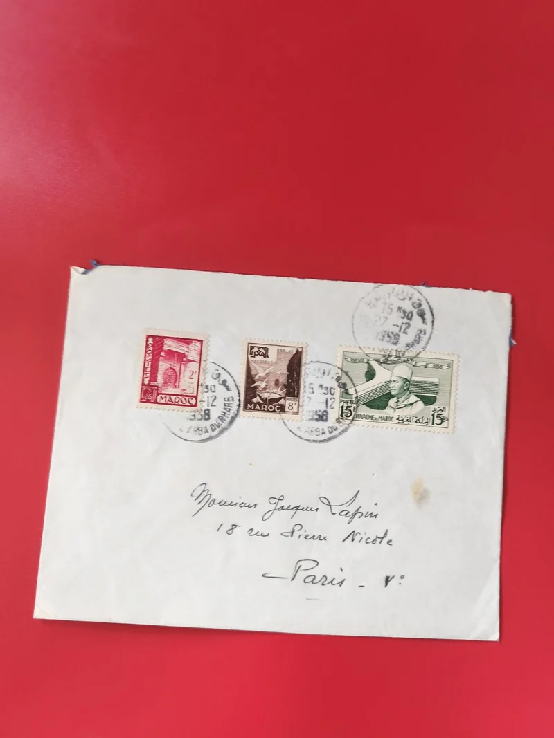 Enveloppe affranchie timbres Maroc, cachets visibles, adressée Paris