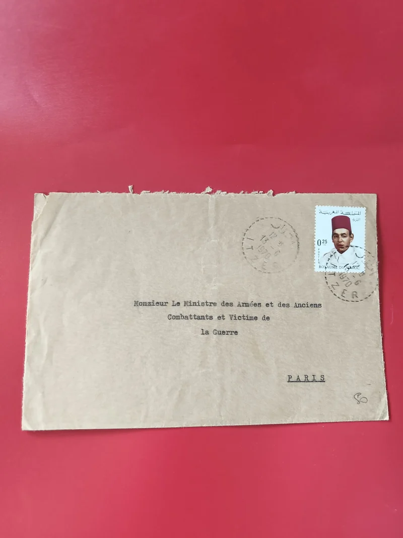 Enveloppe philatélie affranchie timbre Maroc, adressée Paris, cachet visible