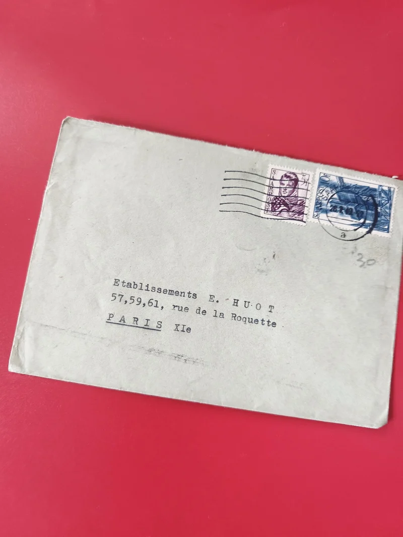 Enveloppe affranchie timbres France, courrier adressé Paris XIe, philatélie