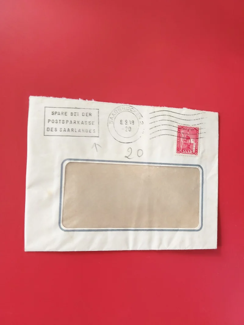 Enveloppe philatélie oblitérée Saarbrücken timbre rouge fenêtre transparente