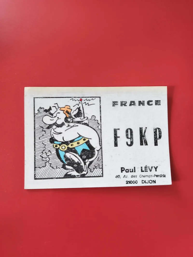 Carte radio F9KP France avec illustration Obélix sur fond blanc