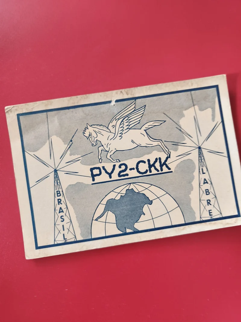 Carte radio PY2-CKK LABRE Brésil motif Pégase bleu sur fond blanc