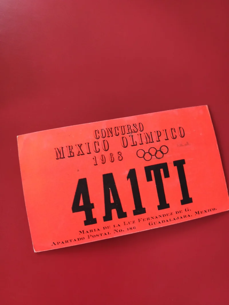 Carte radio concours Mexico Olimpico 1968 4A1TI rouge, inscription visible
