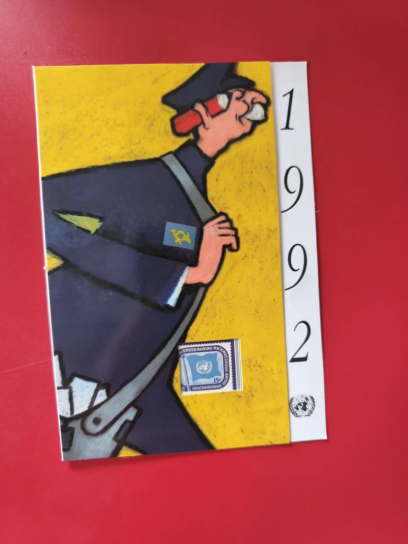 Carte postale philatélie 1992 facteur illustré timbre ONU bleu sur fond jaune