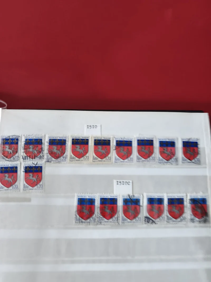 Lot de timbres France blason rouge et bleu, oblitérés, support non inclus