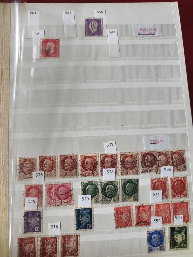 Lot de timbres français oblitérés, différents formats et couleurs, visages célèb
