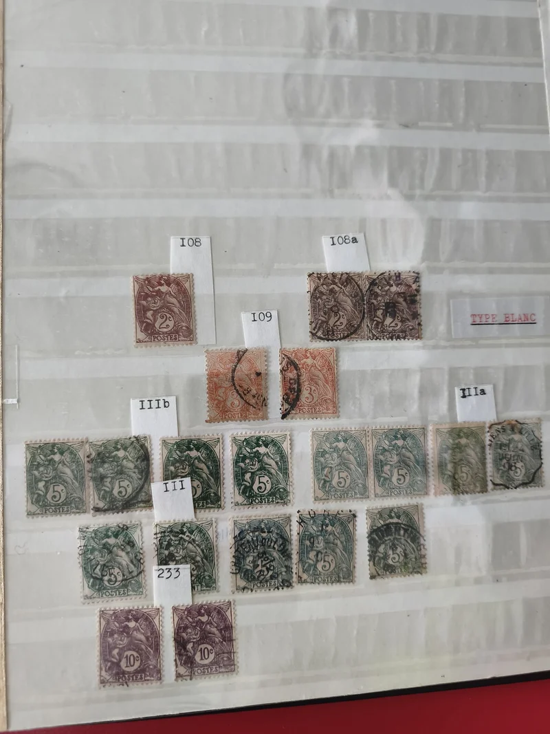 Lot de timbres oblitérés France divers formats et couleurs (support non inclus)