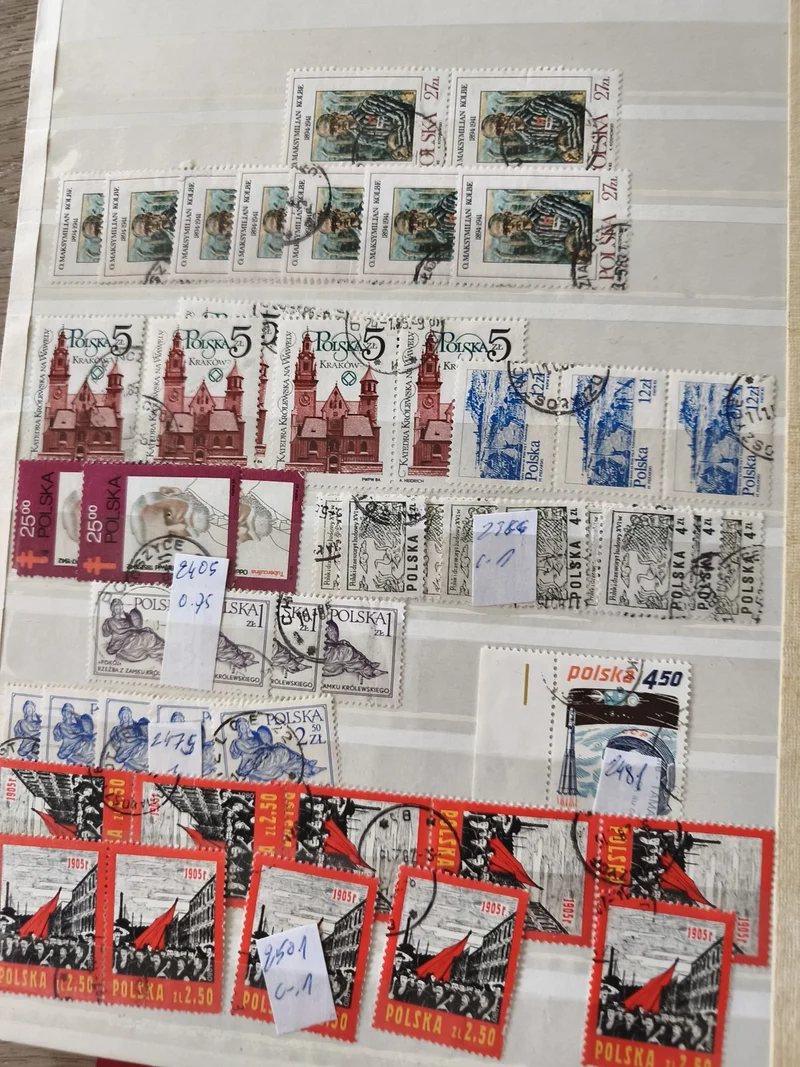 Lot de timbres oblitérés Pologne motifs variés rouges bleus support non inclus