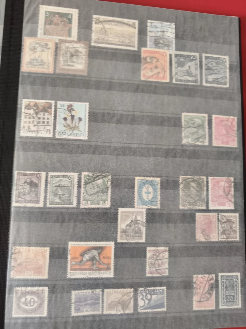 Lot de timbres oblitérés Autriche motifs variés couleurs multiples (support non