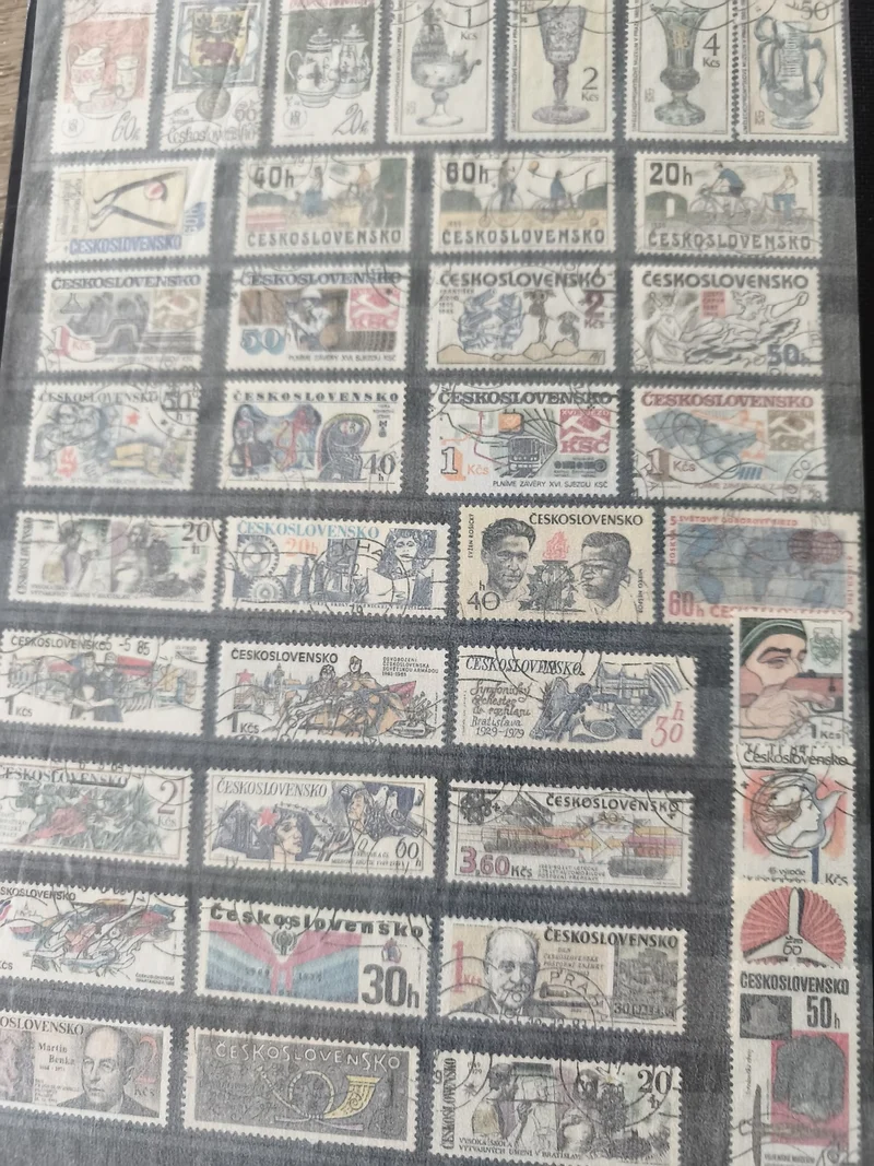 Lot de timbres oblitérés Tchécoslovaquie motifs variés multicolores (support non