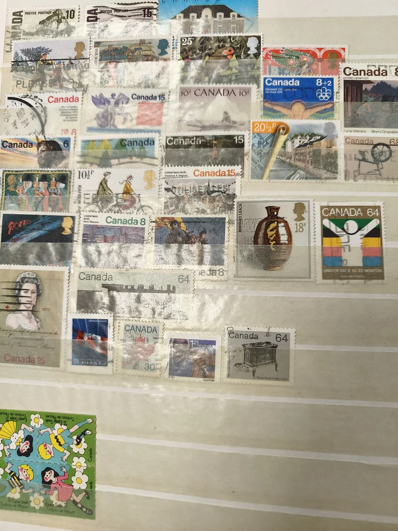 Lot timbres Canada usagés multicolores thématiques, divers formats, support non