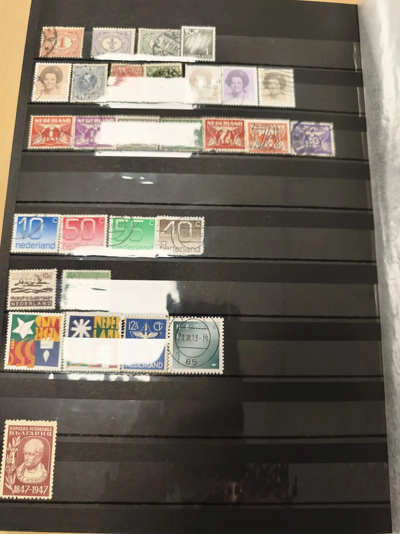 Lot de timbres divers Europe, multicolores, oblitérés et neufs, support exclu