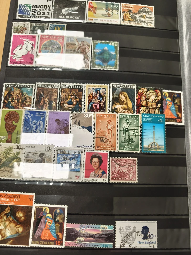 Lot de timbres oblitérés et neufs Nouvelle-Zélande thématiques divers, couleurs