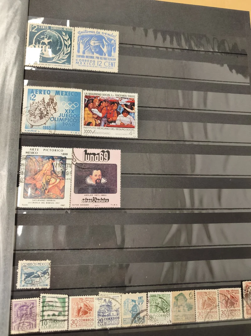 Lot de timbres mexicains multicolores thèmes variés (support non inclus)