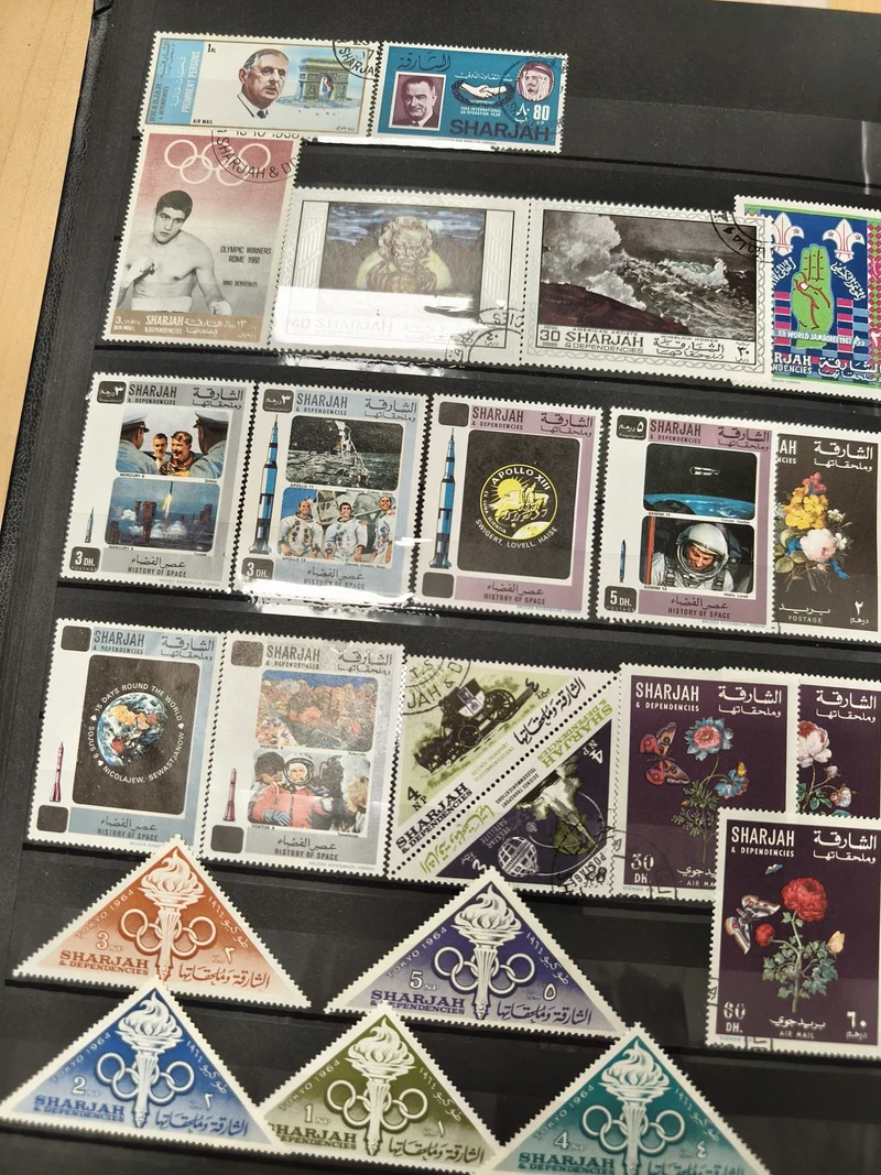 Lot de timbres Sharjah thème espace, sport et fleurs, formes variées, d?occasion