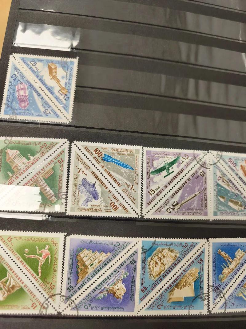 Lot de timbres thématiques sportifs et spatiaux multicolores (support non inclus