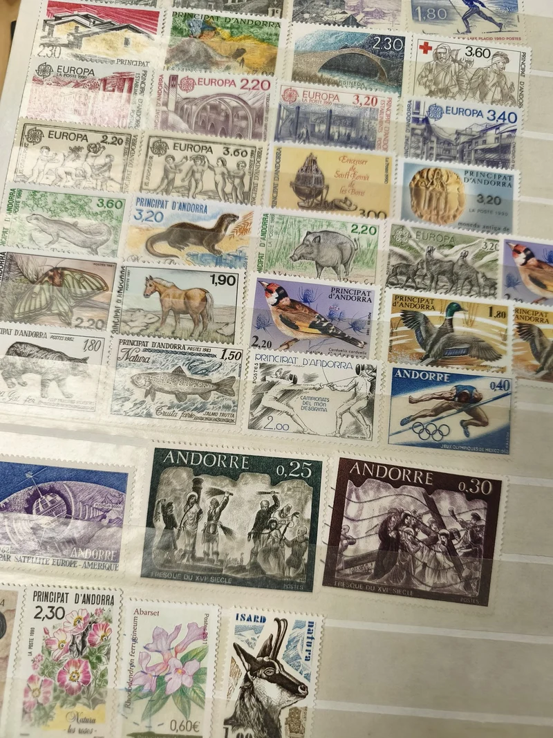 Lot de timbres Andorre et Europa multicolores thème animaux fleurs sports
