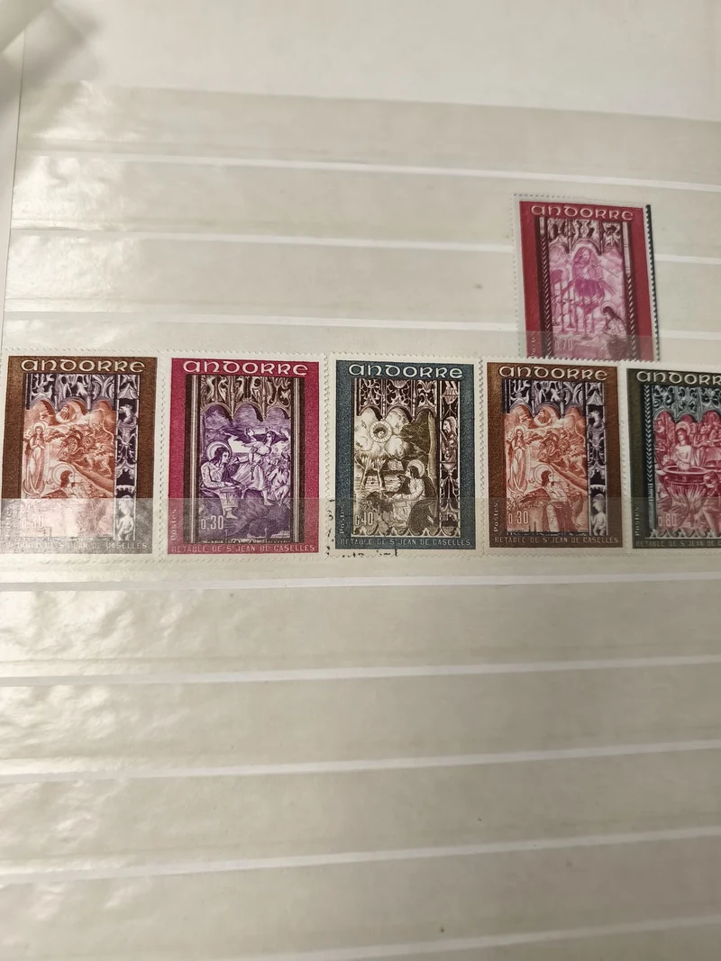 Lot timbres Andorre Retable de St Jean de Caselles multicolores (support exclu)