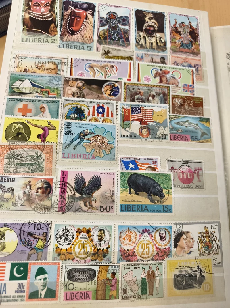 Lot de timbres variés Liberia et internationaux, thèmes animaliers et événements