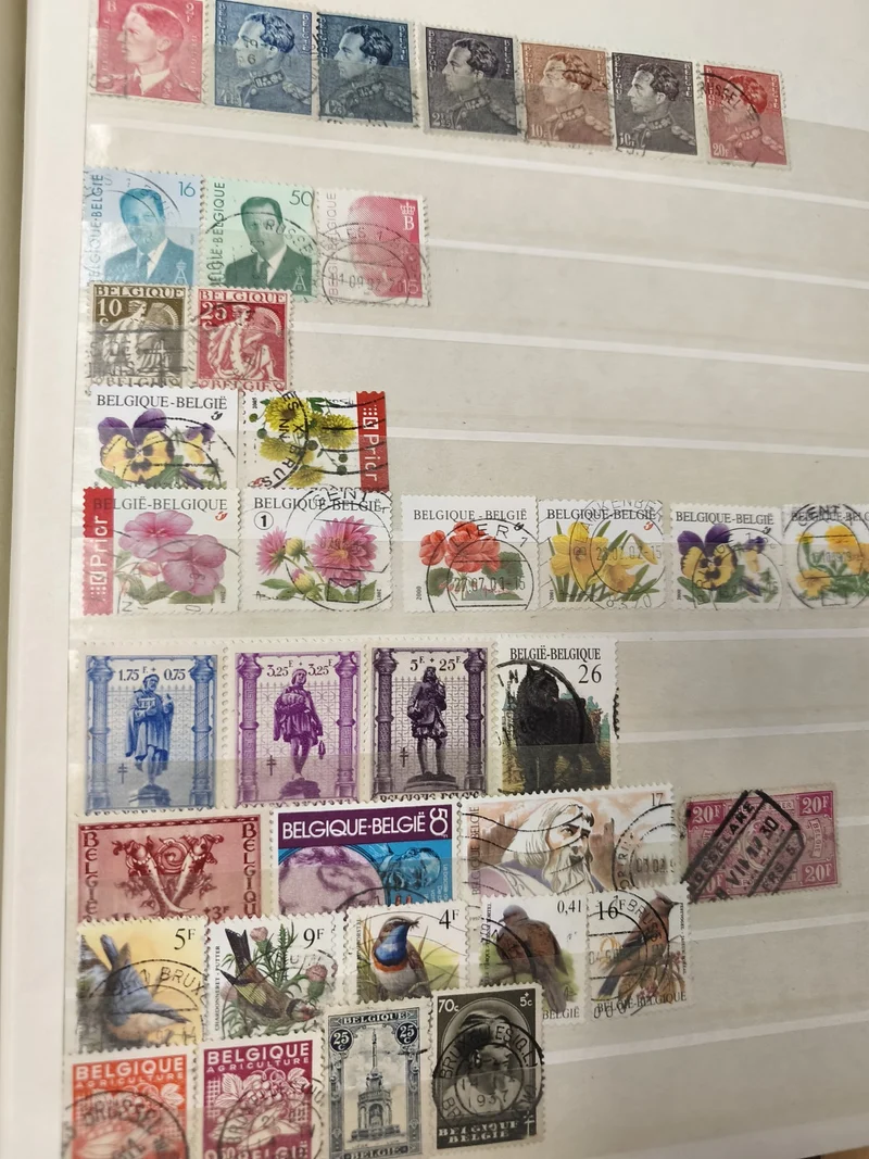 Lot timbres Belgique oblitérés motifs fleurs oiseaux personnages couleurs variée