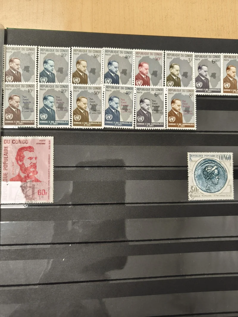 Lot de timbres République du Congo multicolores, visages et motifs variés, d'occ