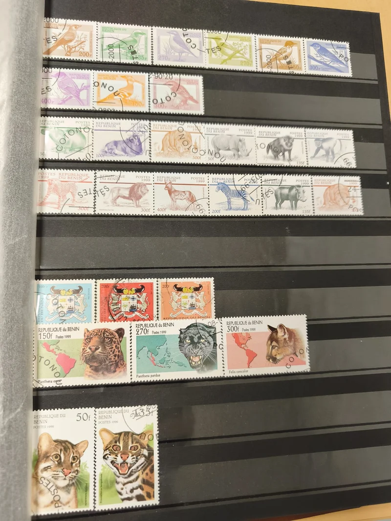 Lot de timbres République du Bénin oblitérés motifs animaux et oiseaux couleurs