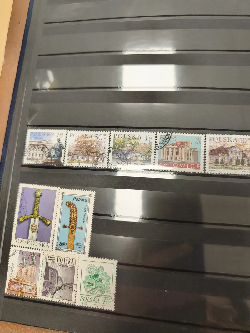 Lot de timbres POLSKA oblitérés divers motifs architecture, épées, botanique