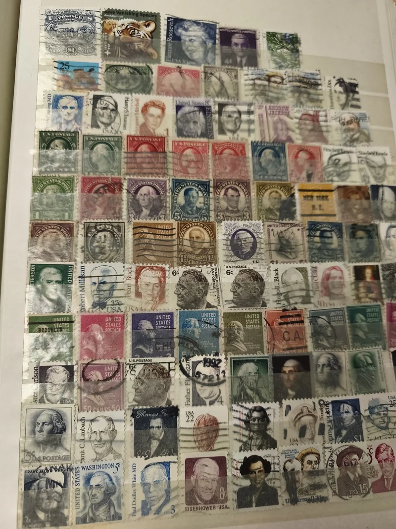 Lot timbres philatélie USA multicolores portraits et motifs variés (support non