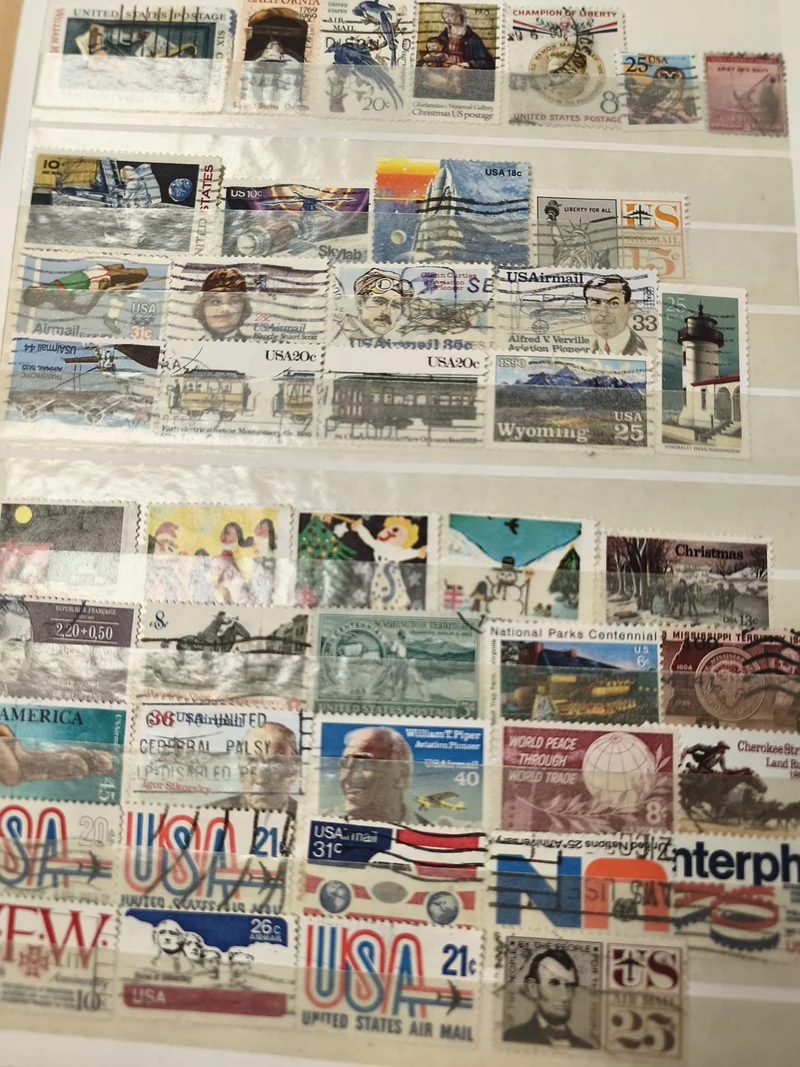 Lot de timbres USA et internationaux ? divers motifs et couleurs, oblitérés