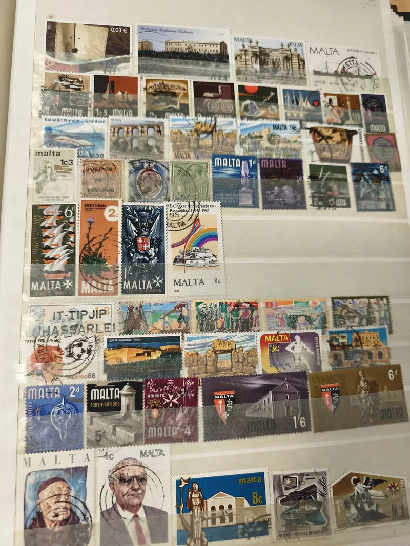 Lot timbres Malte multicolores, thèmes variés, oblitérés et neufs, philatélie