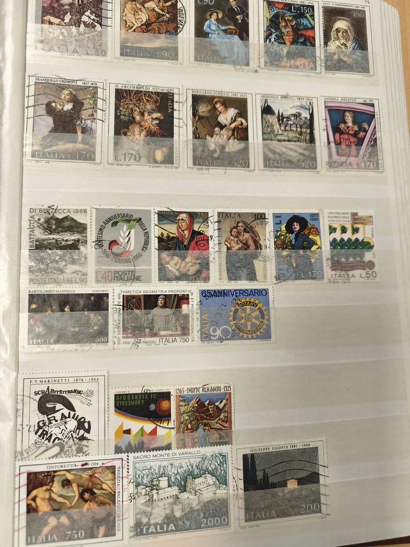 Lot de timbres philatélie Italie divers motifs couleurs variées (support non inc