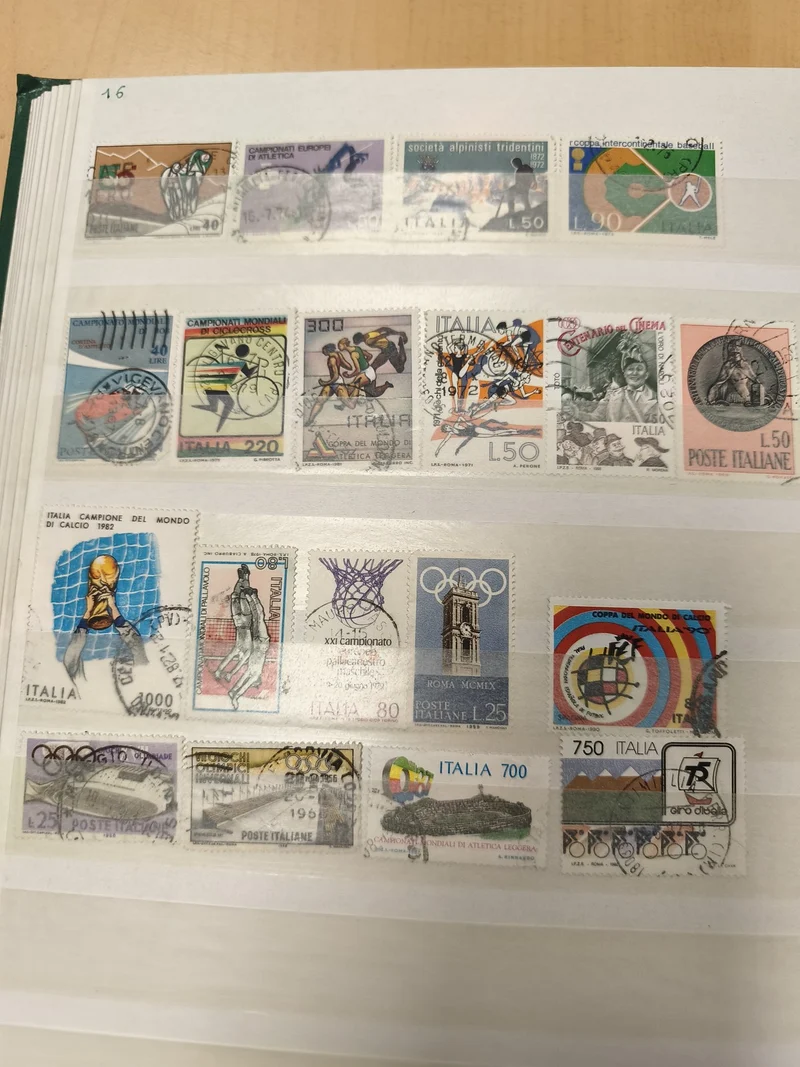 Lot de timbres oblitérés Italie sports et événements divers (support non inclus)