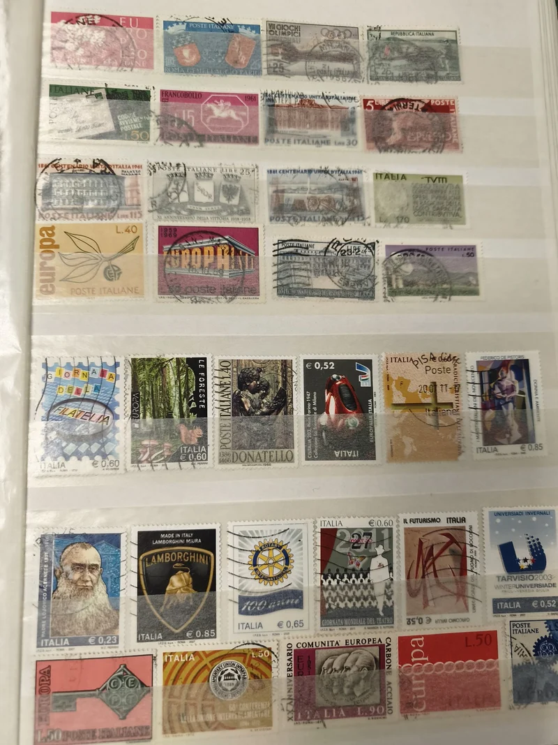 Lot de timbres oblitérés Italie, motifs variés, couleurs multiples, philatélie