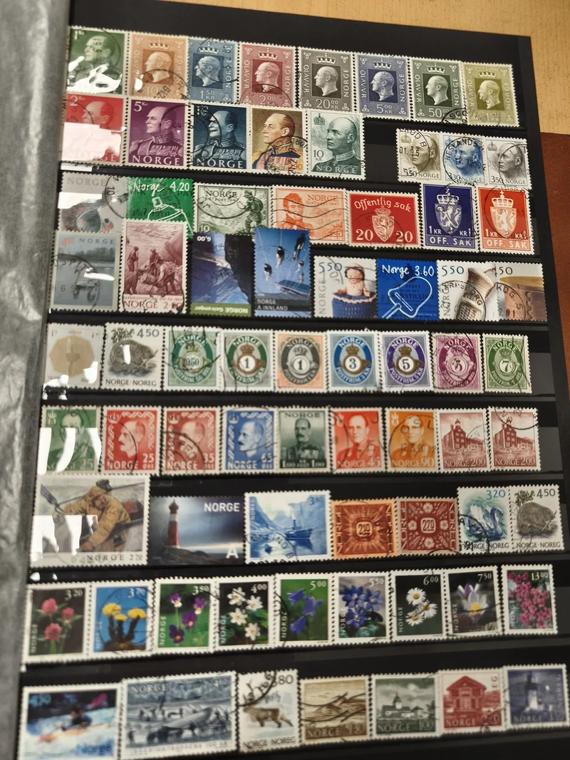 Lot de timbres Norvège multicolores, motifs variés, philatélie (support non incl