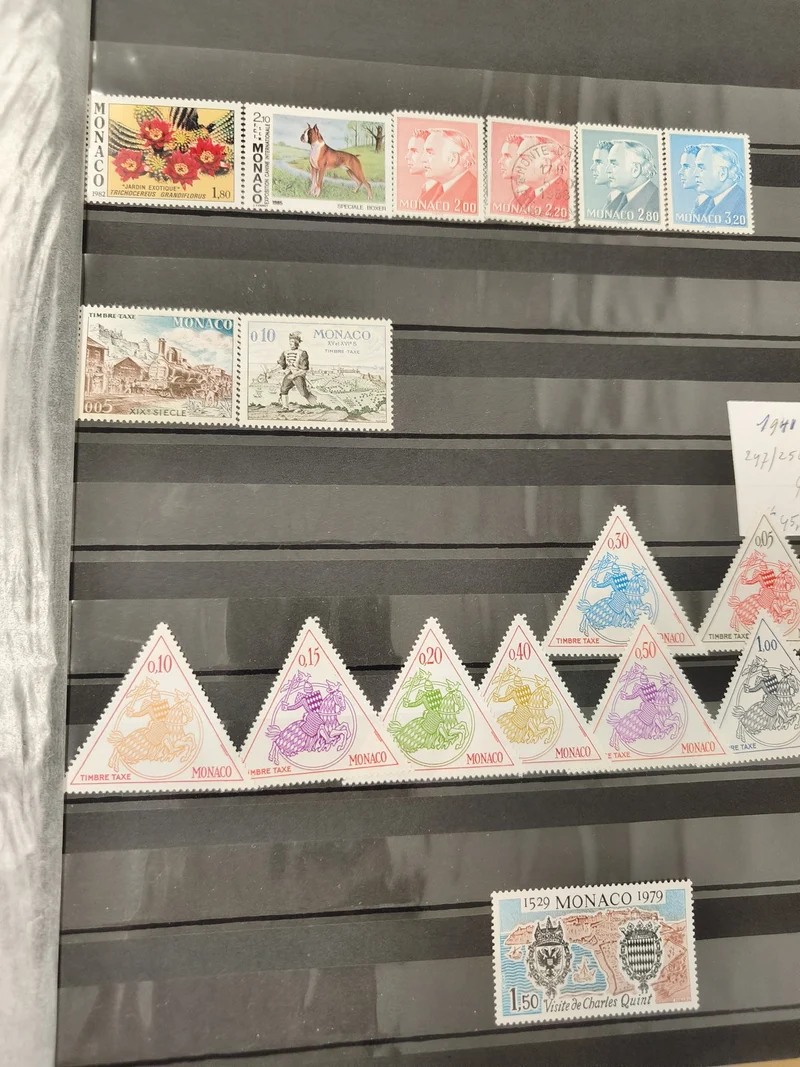 Lot timbres Monaco oblitérés et neufs, formats variés, motifs floraux et animaux