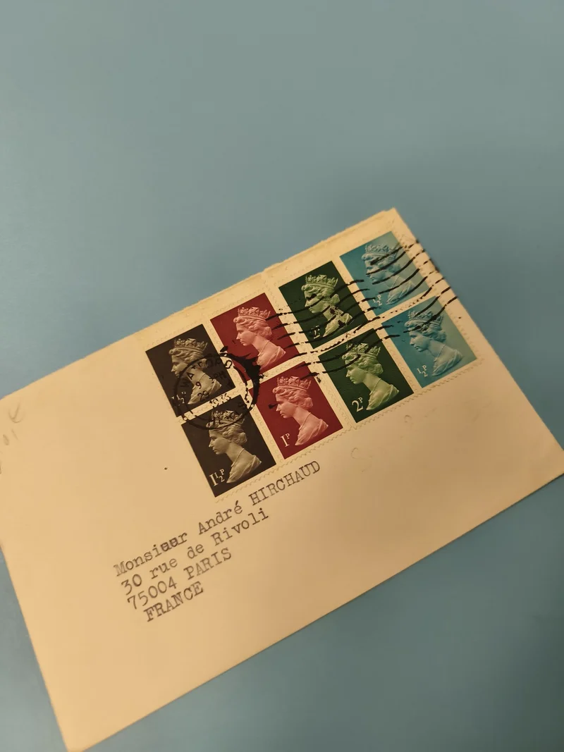 Ancienne enveloppe philatélie timbres Royaume-Uni multicolores oblitérés vintage