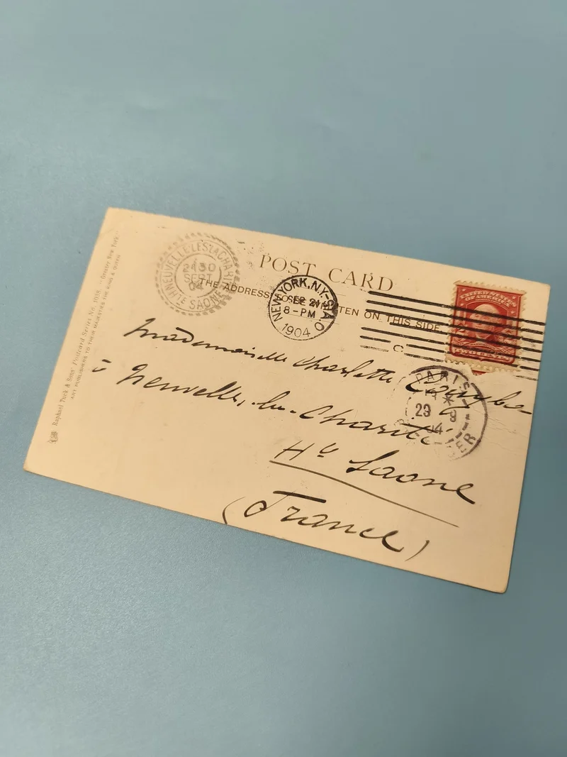 Carte postale philatélie timbre rouge oblitérée écriture manuscrite