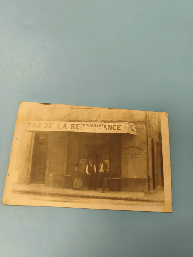 Carte postale ancienne CPA Bar de la Renaissance scène de rue France