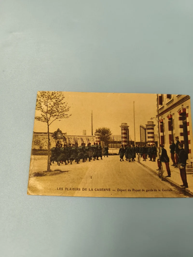 Carte postale ancienne militaire Les Plaisirs de la Caserne - France vintage