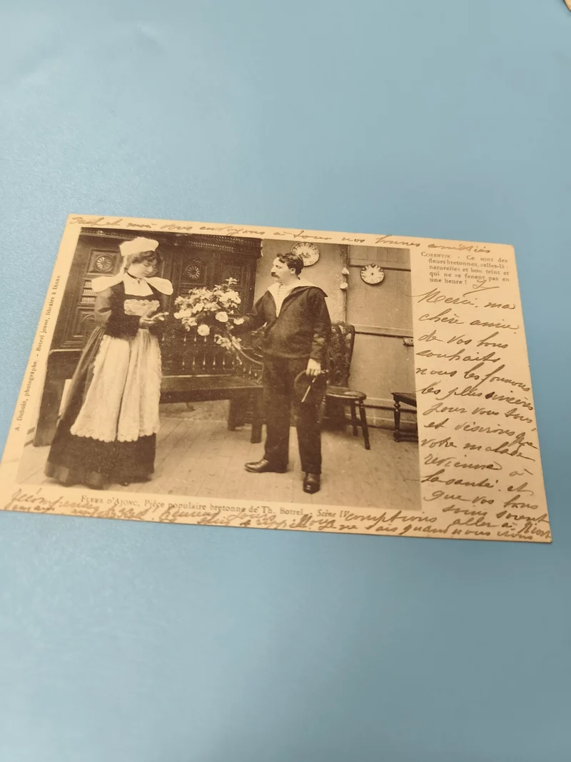Carte postale ancienne CPA scène bretonne, costumes traditionnels, écriture