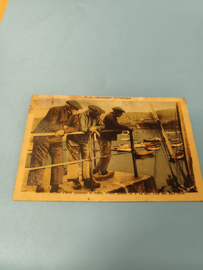 Carte postale ancienne La Normandie pittoresque, pêcheurs, port vintage
