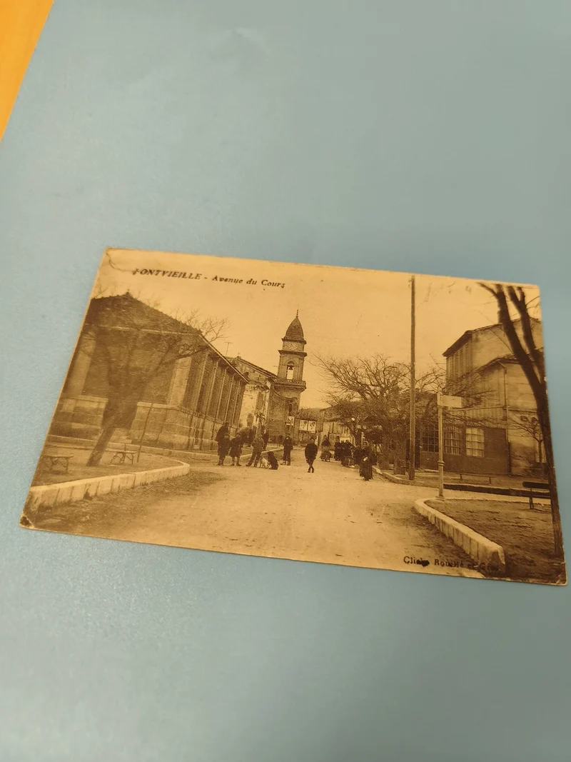 Carte postale ancienne Fontvieille Avenue du Cours photo vintage village
