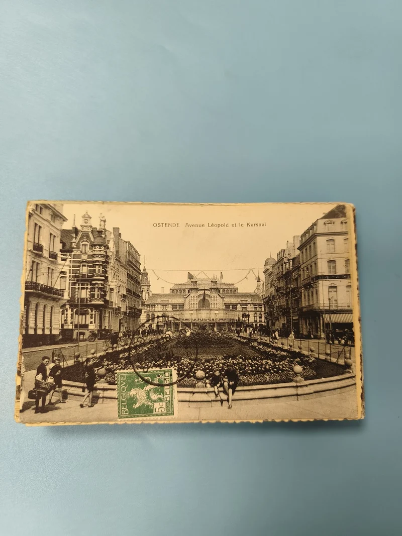 Carte postale ancienne Ostende Avenue Léopold Kursaal timbre Belgique