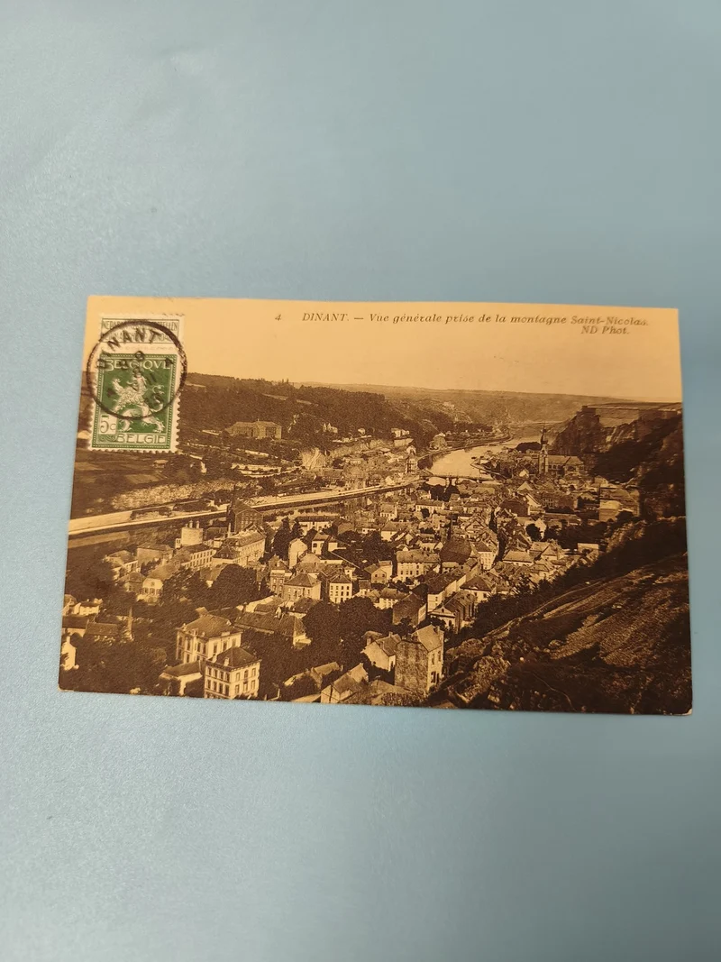 Carte postale ancienne Dinant Belgique vue générale montagne Saint-Nicolas timbr