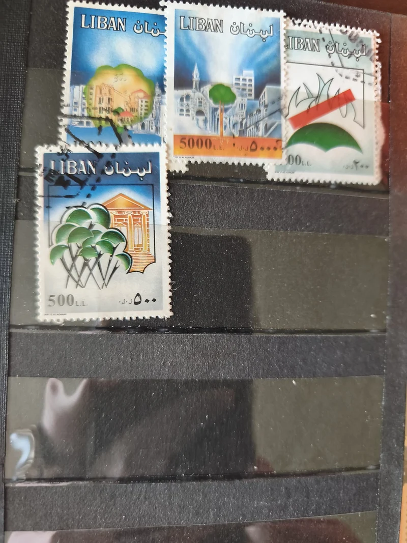 Lot anciens timbres Liban à trier ? motifs bâtiments et cèdres, collection vinta